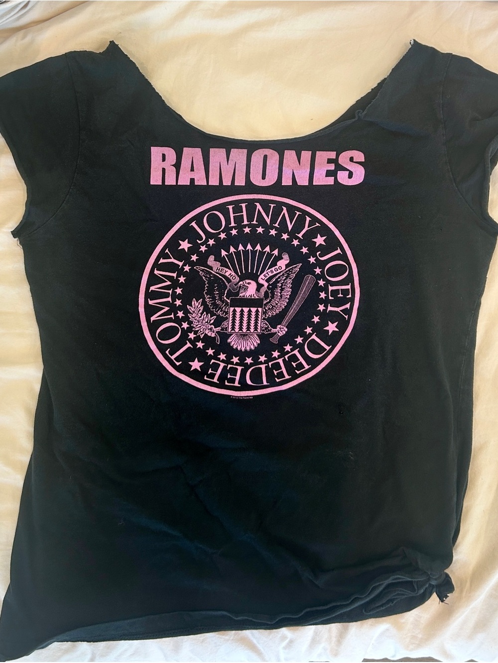 Ramones Black Short Sleeve Altered Graphic Shirt Pink Logo Print – Large